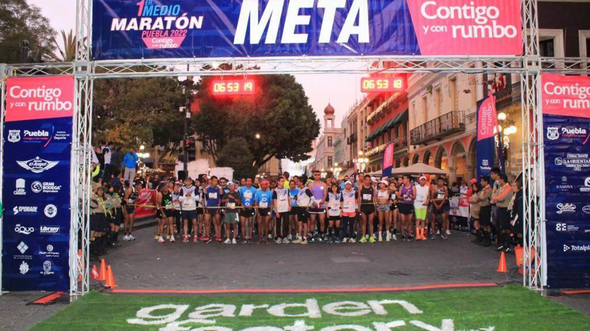 Madre e hija, ganadoras del medio Maratón Puebla 2022